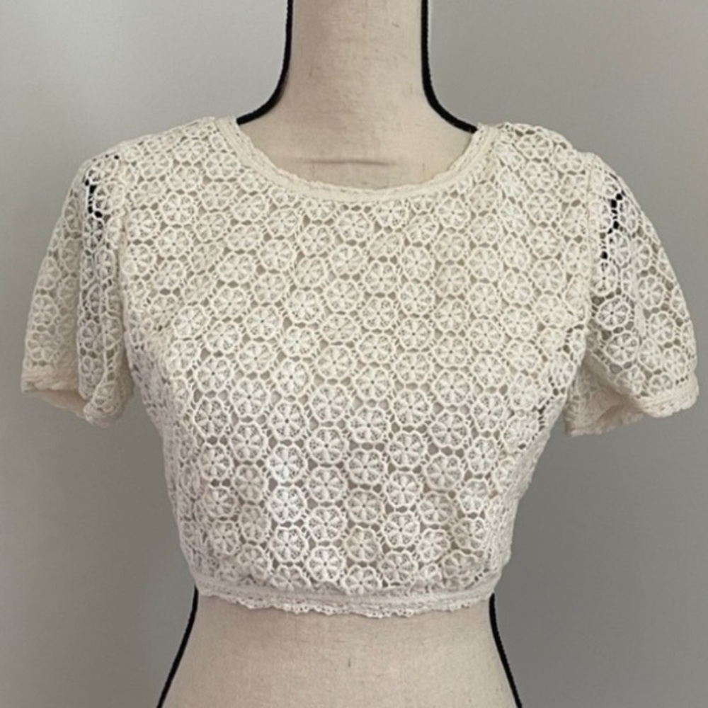 French Connection Cream Short Sleeve Floral Crochet Shirt size 2 Boho Crop Top